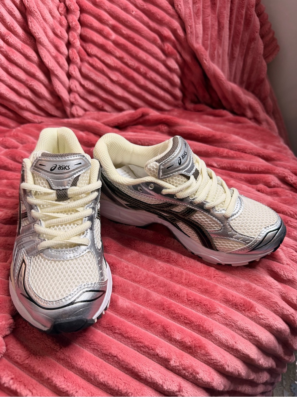 Asics Cream and Silver Athletic Running Shoes with Black Accents - Picture 2 of 4